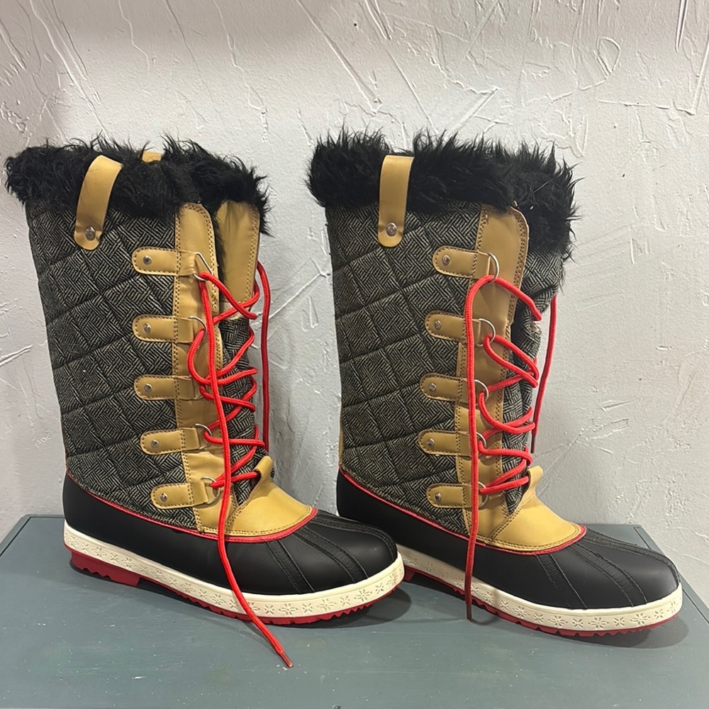 Stylish Women's Fuzzy Trimmed Winter Boots with Red Laces